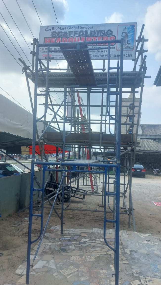 RigMast scaffolding structure display