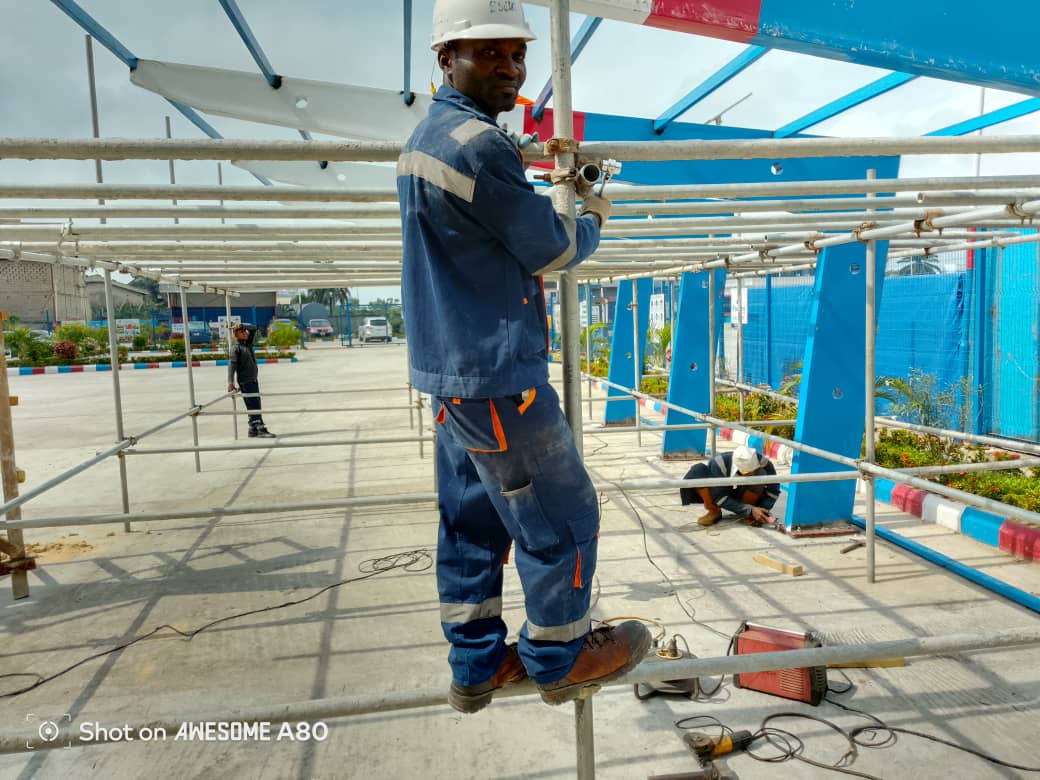 Oil gas scaffolder at work